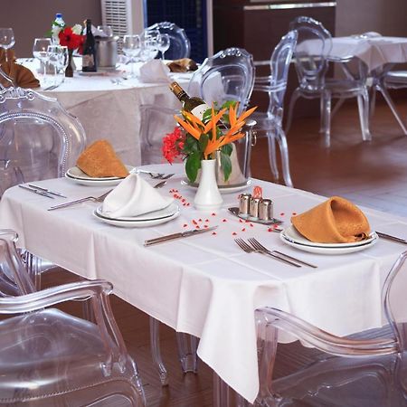 El Doria Hotel Lome Ngoại thất bức ảnh
