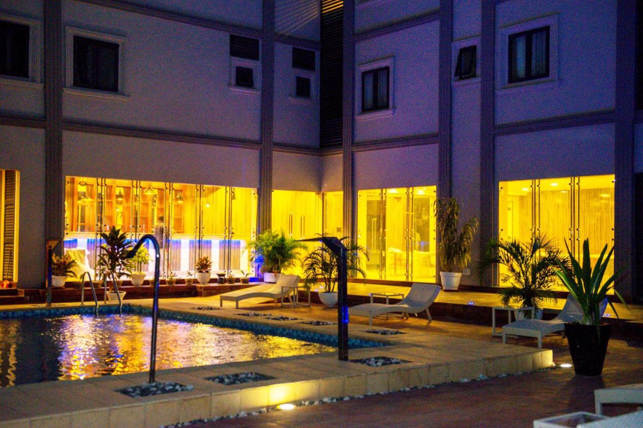 El Doria Hotel Lome Ngoại thất bức ảnh