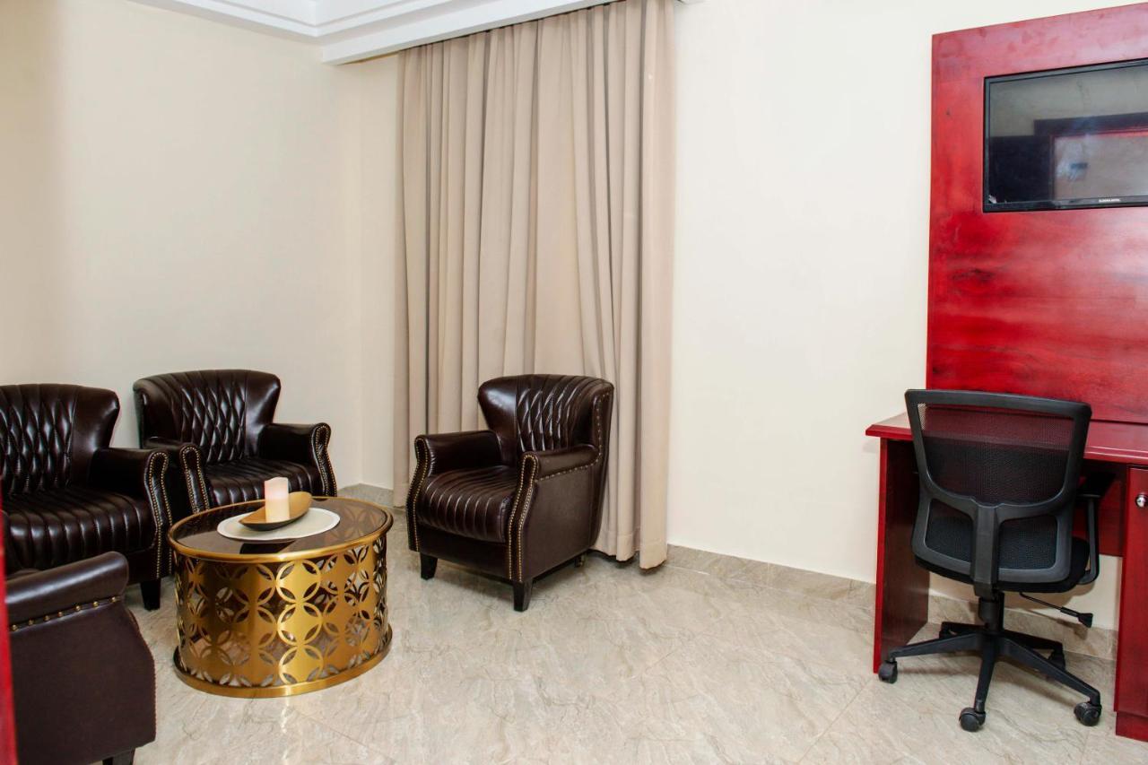 El Doria Hotel Lome Ngoại thất bức ảnh