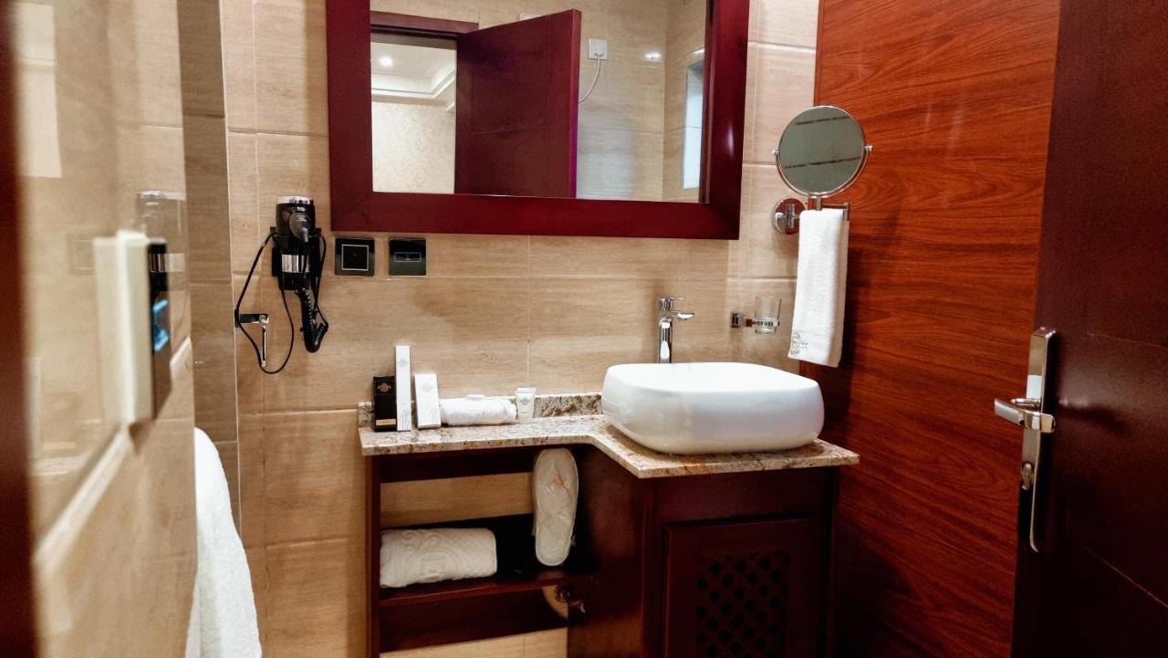 El Doria Hotel Lome Ngoại thất bức ảnh